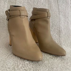 Anthropologie Pied Juste Pre-Own Nude Leather Boots Size 38